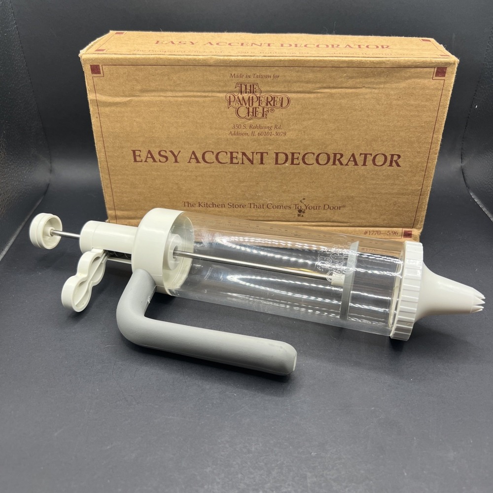 Vintage 1996 Pampered Chef Easy Accent Decorator #1770 Decorator & 1 Tip